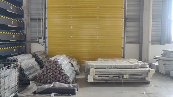 주문 사용자 정의 RAL9002 인간 기계 인터페이스 제어 상자와 섹션 가리지 문 online manufacture