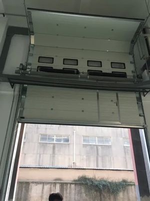 주문 폴리유레탄 단열 40mm 두께와 AC 220V-240V 모터와 산업 부문 차고 문 online manufacture