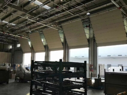 주문 공장 및 상업용 창고 시설에 적합한 플러시 표면 마감의 슬라이딩 산업용 섹셔널 도어 online manufacture