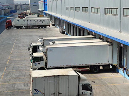ISO 9001 회색 수압 도크 레벨러 6800kg 트럭 레벨 로딩 도크